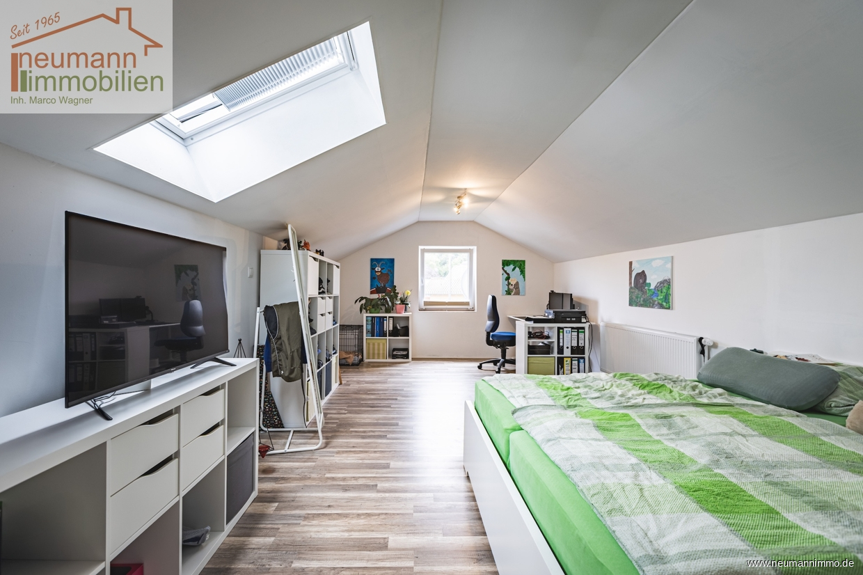 Schlafzimmer DG