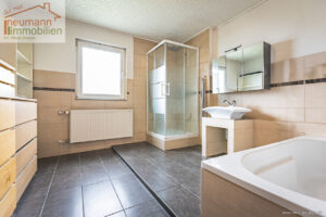 Badezimmer EG