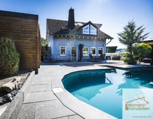 Terrasse mit Pool