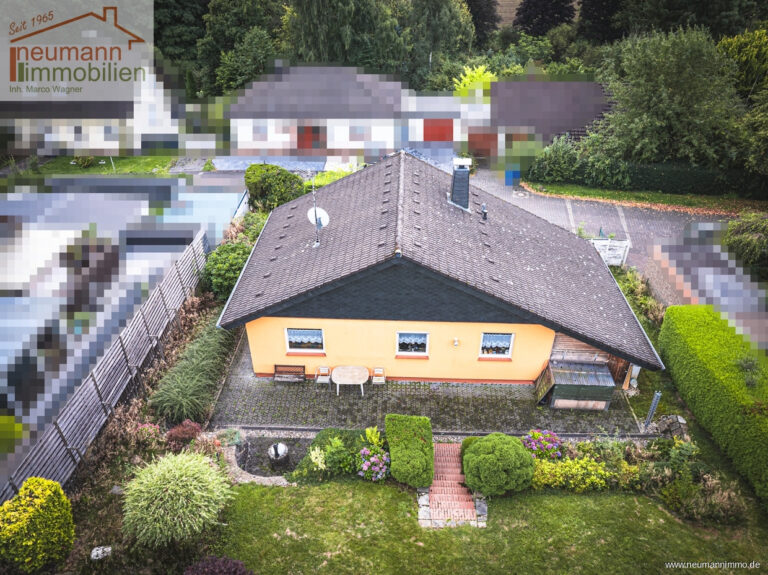 Drohne Giebel Rückansicht