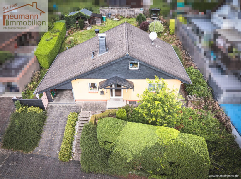 Drohne Giebel Straße