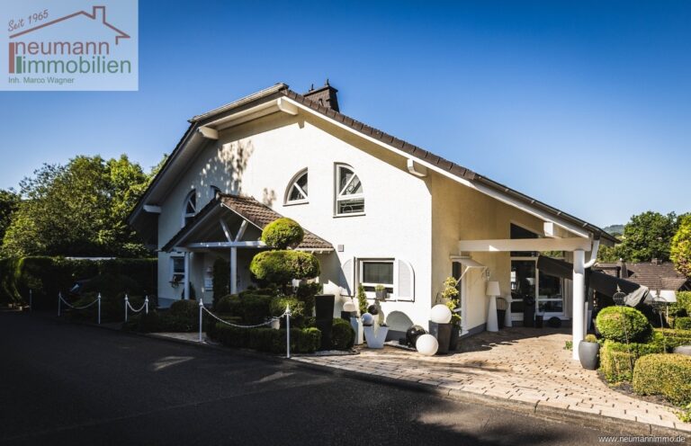 Vorderansicht Rechts Carport