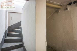 Kellertreppe und Stauraum