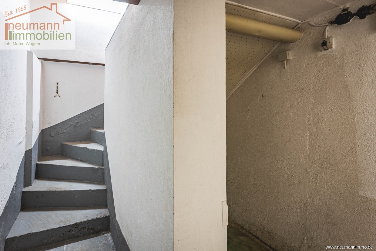 Kellertreppe und Stauraum