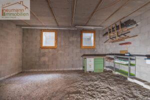 Lagerraum rechts an Lagerraum Groß