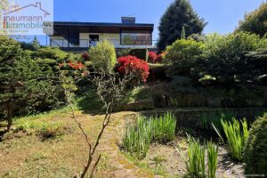 Rückansicht mit Teich