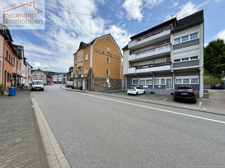 Außenansicht/ Parkplätze