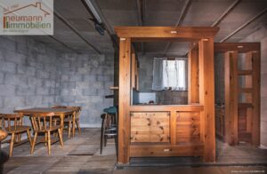 Lagerraum links an Lagerraum Groß