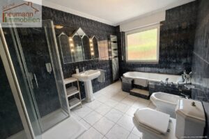 Badezimmer EG