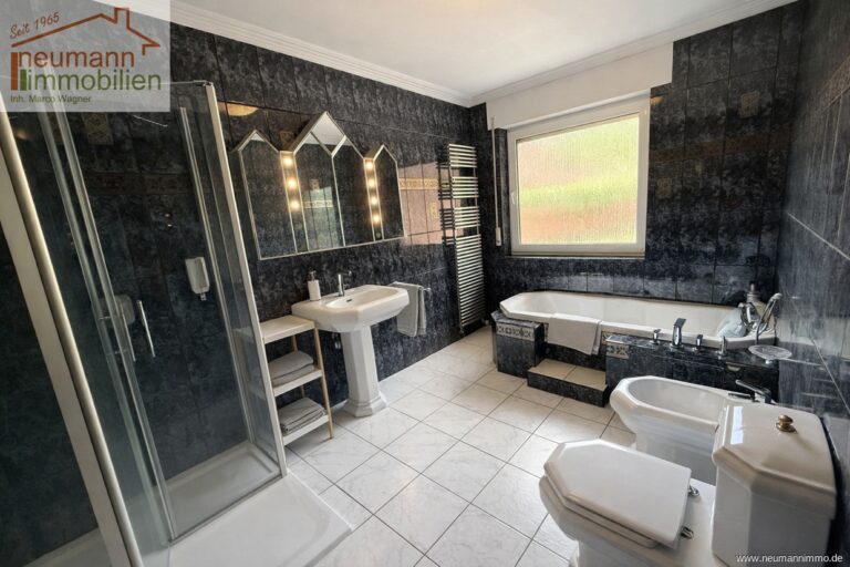 Badezimmer EG