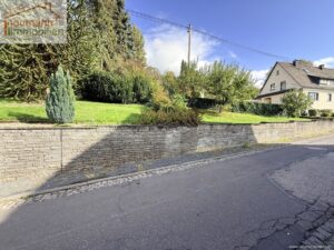 Straßenansicht Grundstück